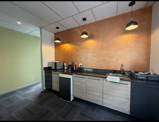 86.40M² OFFICE TO LET IN WOODMEAD